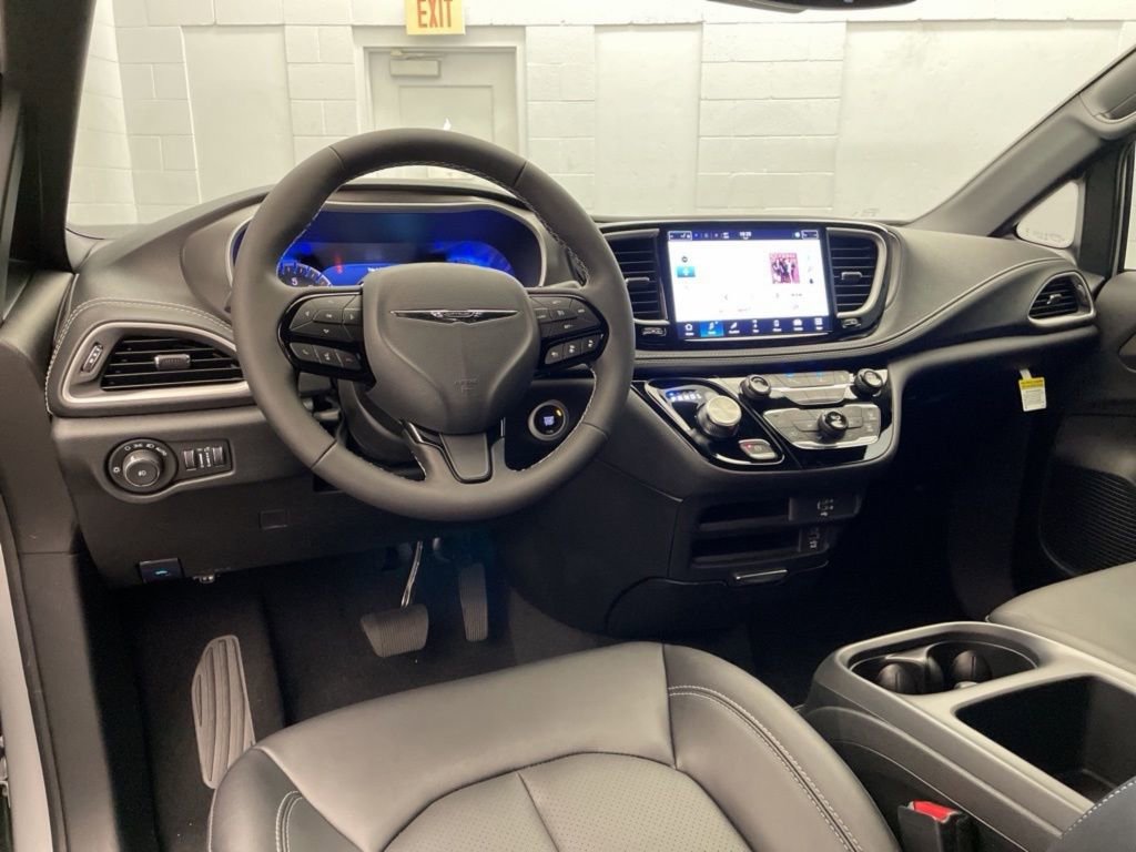New 2026 Chrysler Pacifica Select FWD image 9