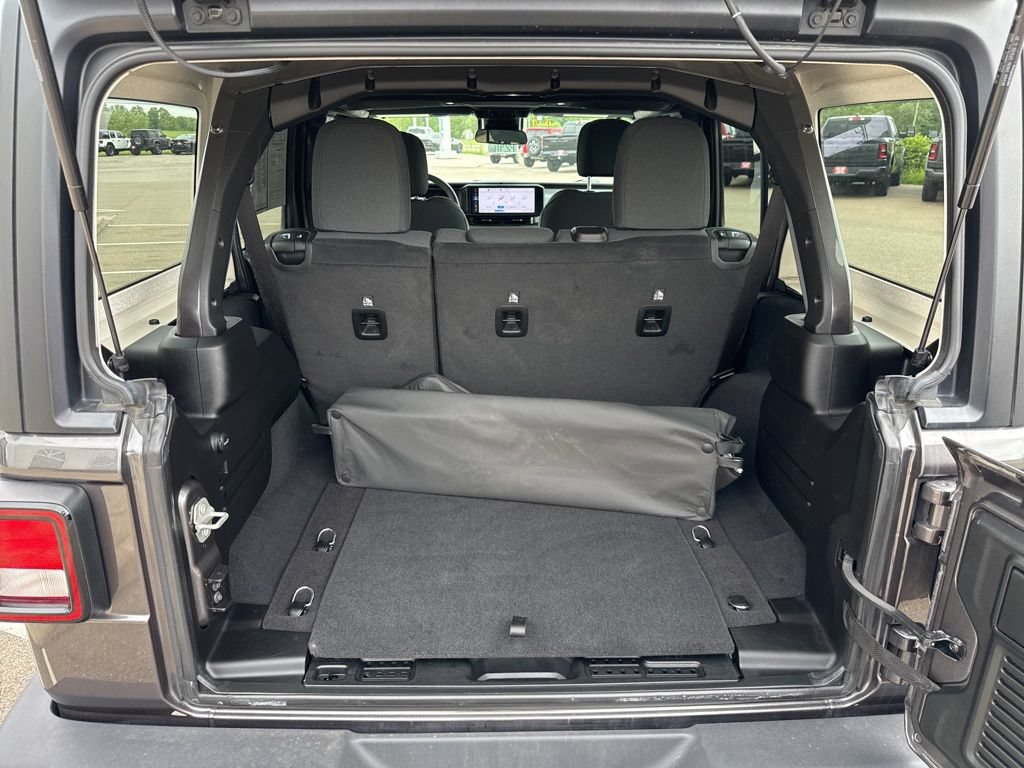 Used 2024 Jeep Wrangler Unlimited Sport AWD/4WD image 9