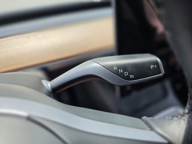 Used 2023 Tesla Model Y Long Range image 32