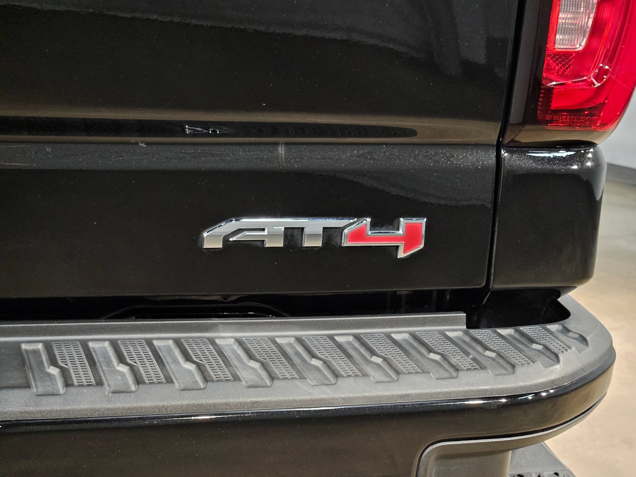 Used 2021 GMC Sierra 1500 AT4 w/ AT4 Preferred Package AWD/4WD image 38