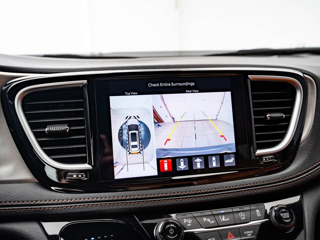 Used 2024 Chrysler Pacifica Pinnacle AWD/4WD image 38