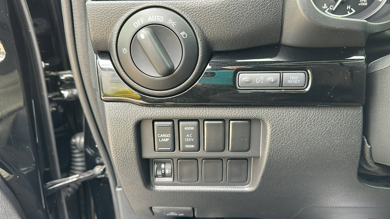 Certified 2024 Nissan Titan SV w/ SV Bronze Edition Package image 15