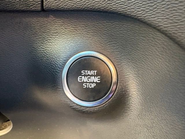 Used 2021 Volvo XC40 T4 Momentum w/ Protection Package Premier image 18