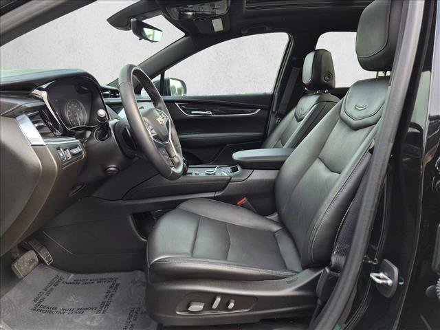 Used 2022 Cadillac XT5 Premium Luxury w/ Technology Package FWD image 16