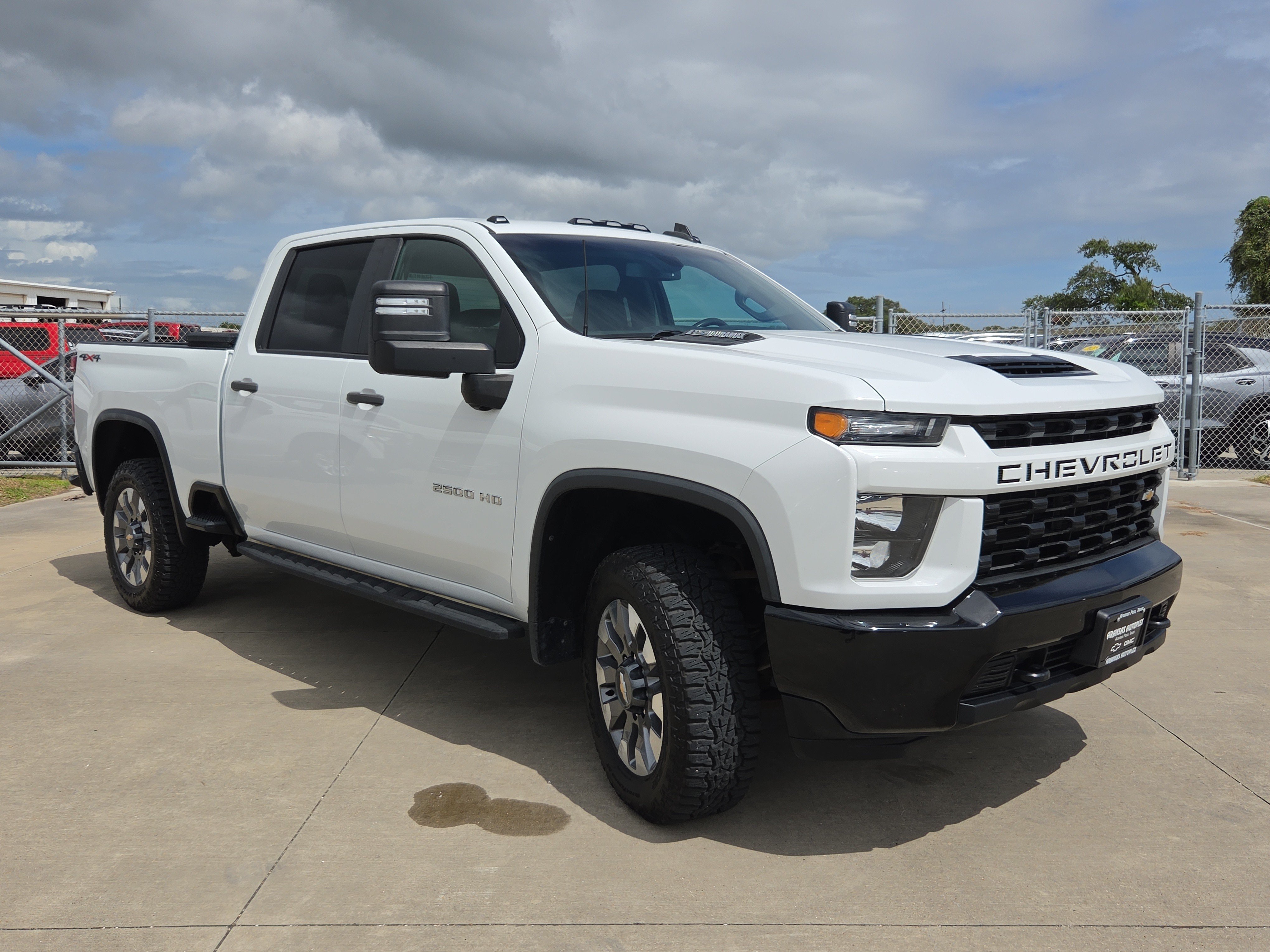 Used 2022 Chevrolet Silverado 2500 Custom w/ Custom Value Package AWD/4WD image 3