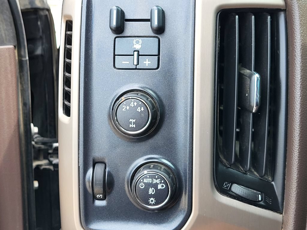 Used 2015 GMC Sierra 2500 Denali w/ Duramax Plus Package AWD/4WD image 24