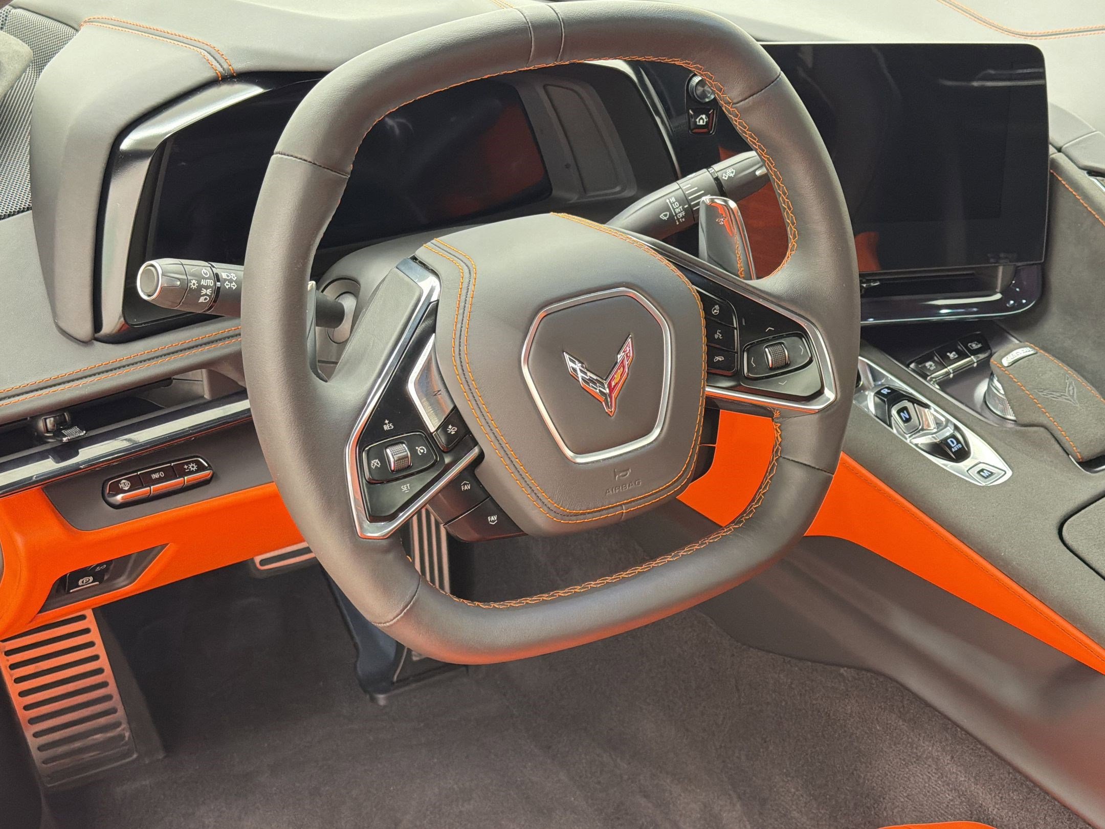 Used 2025 Chevrolet Corvette Stingray Premium Conv w/ Stealth Interior Trim Package RWD image 14