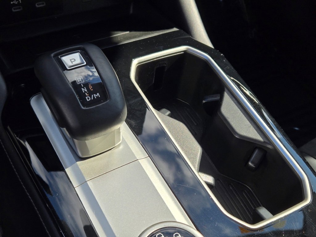 Used 2025 Mitsubishi Outlander SE image 29