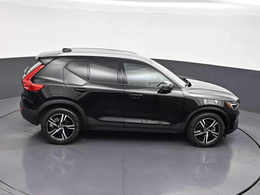 Used 2023 Volvo XC40 B4 Core FWD image 23