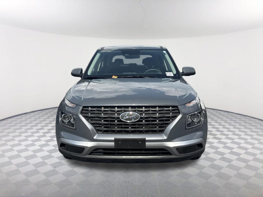 Used 2025 Hyundai Venue SE FWD image 2