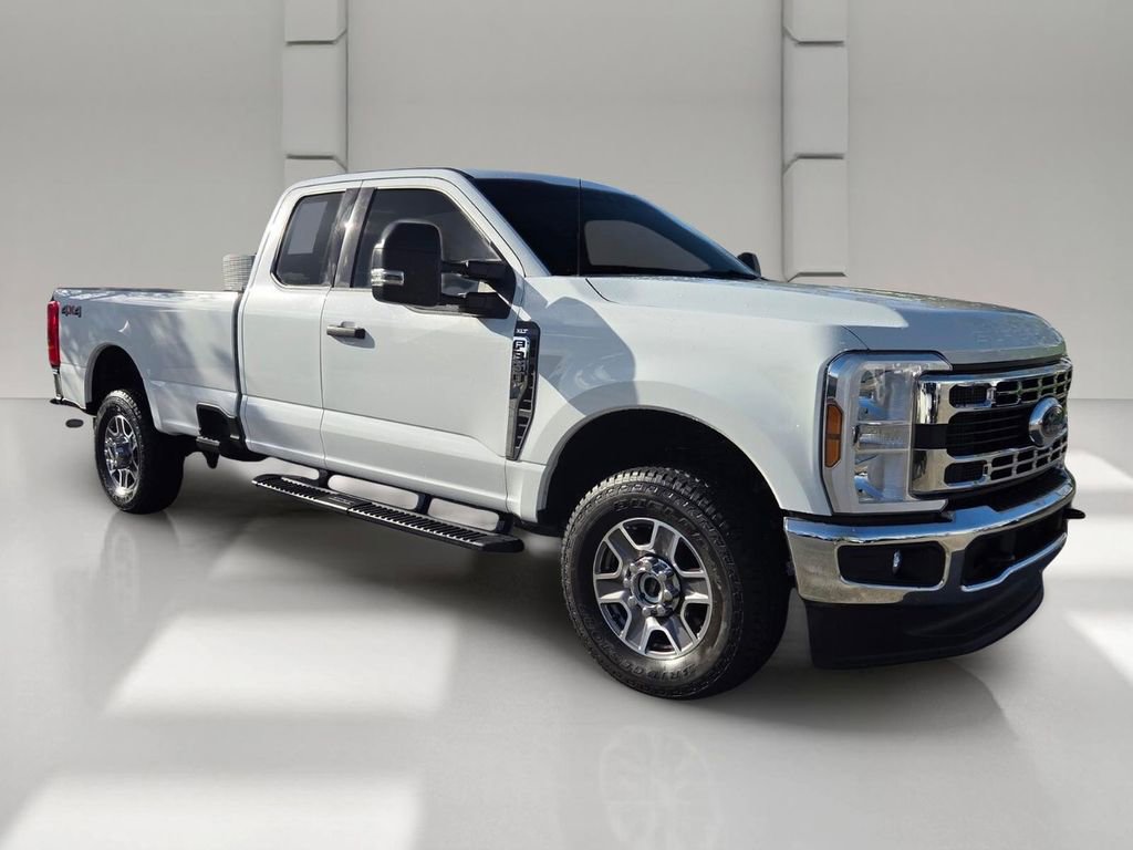 Used 2025 Ford F350 XLT image 2