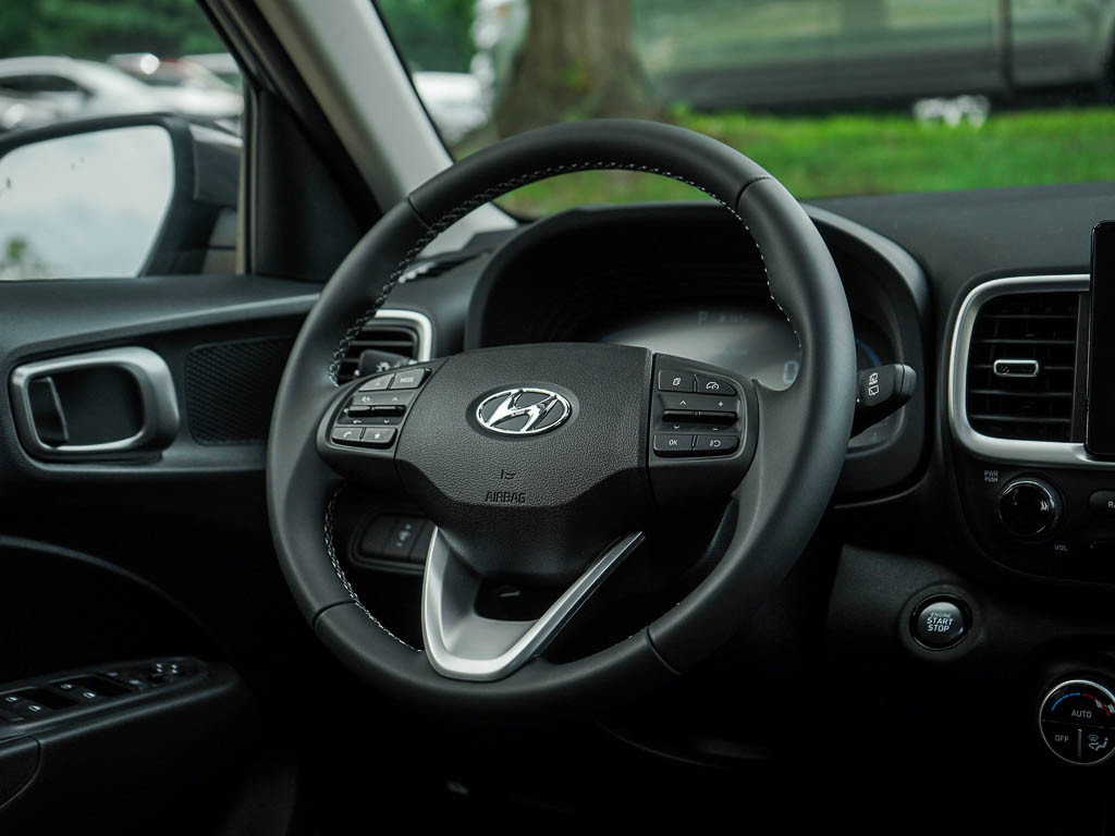 New 2025 Hyundai Venue SEL image 15