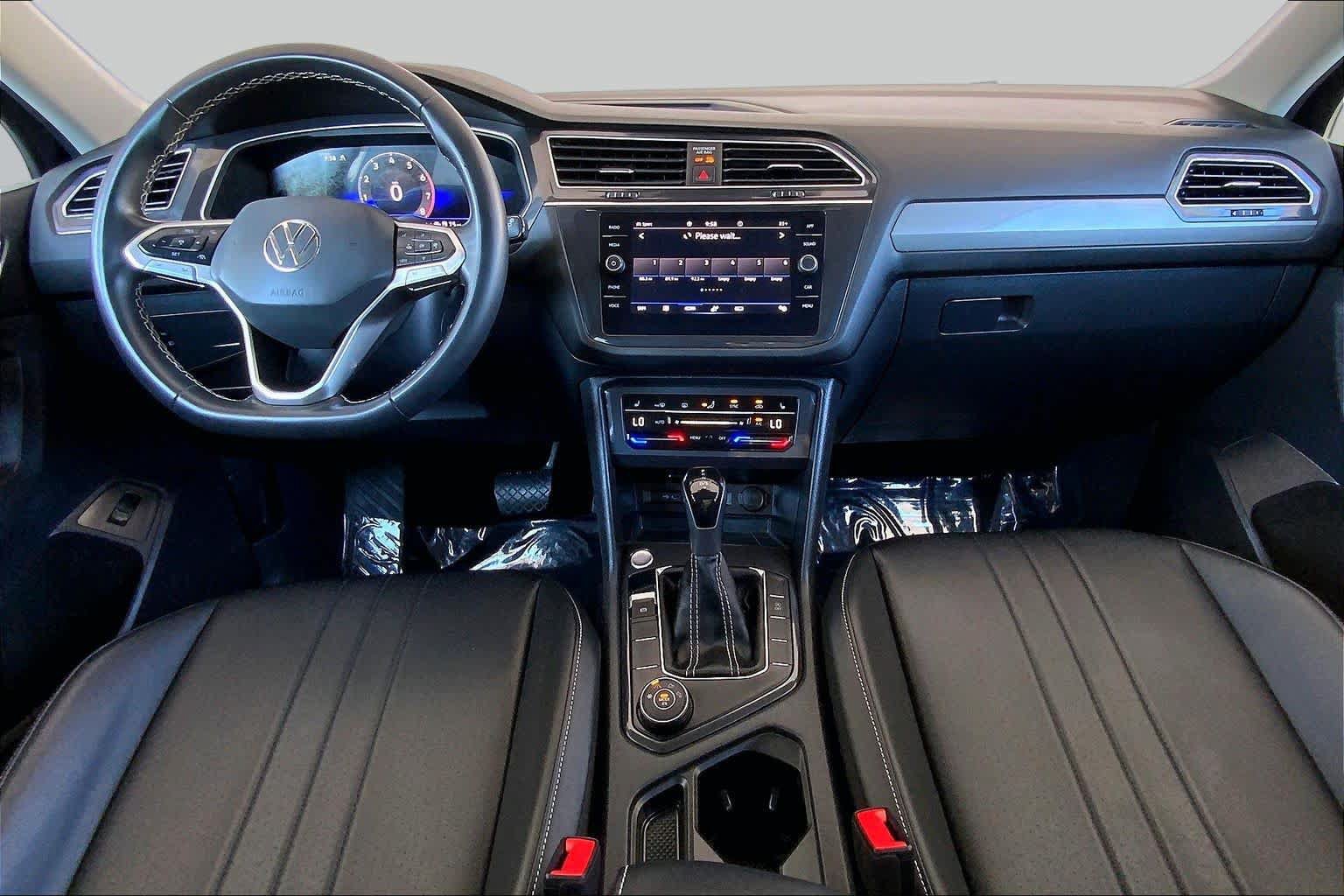 Used 2024 Volkswagen Tiguan SE AWD/4WD image 15