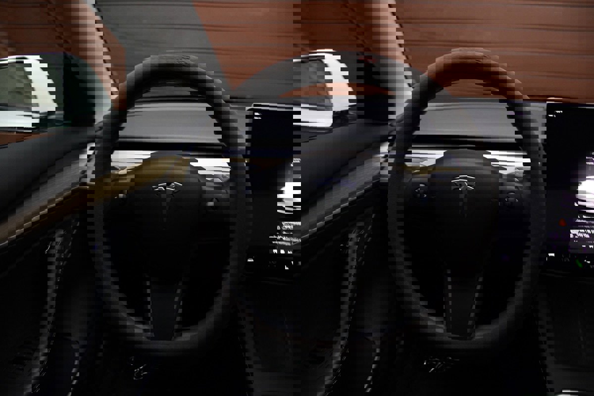 Used 2023 Tesla Model 3 Standard Range image 22