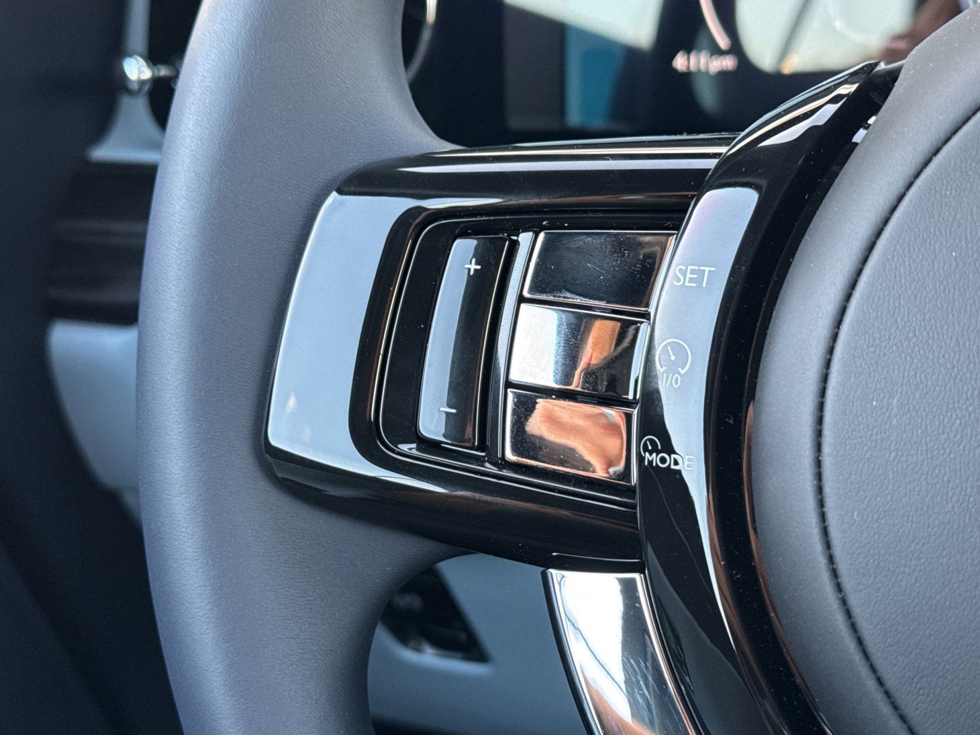 Certified 2025 Rolls-Royce Spectre w/ Leather Finishing Pack image 25