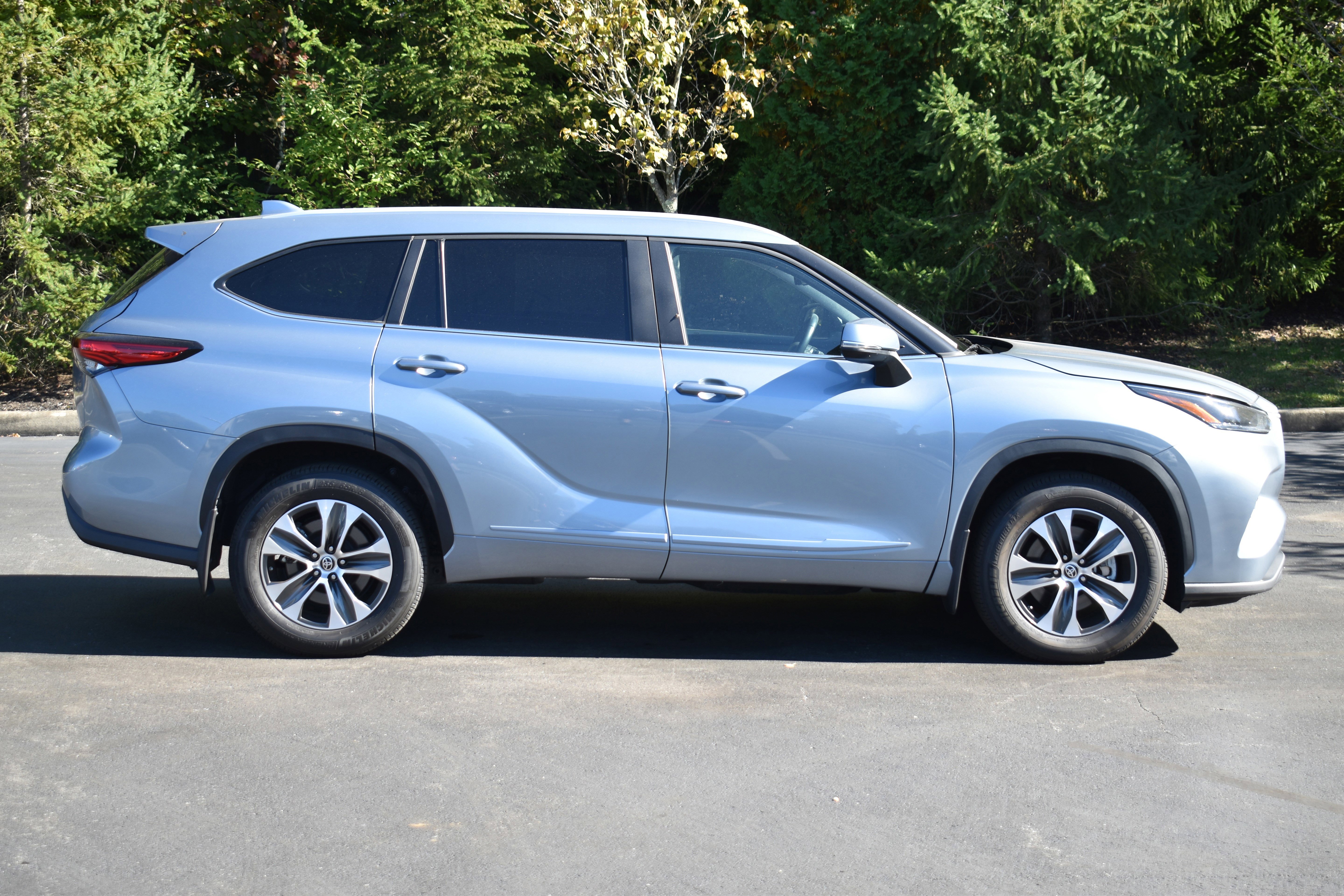 Used 2023 Toyota Highlander XLE image 36