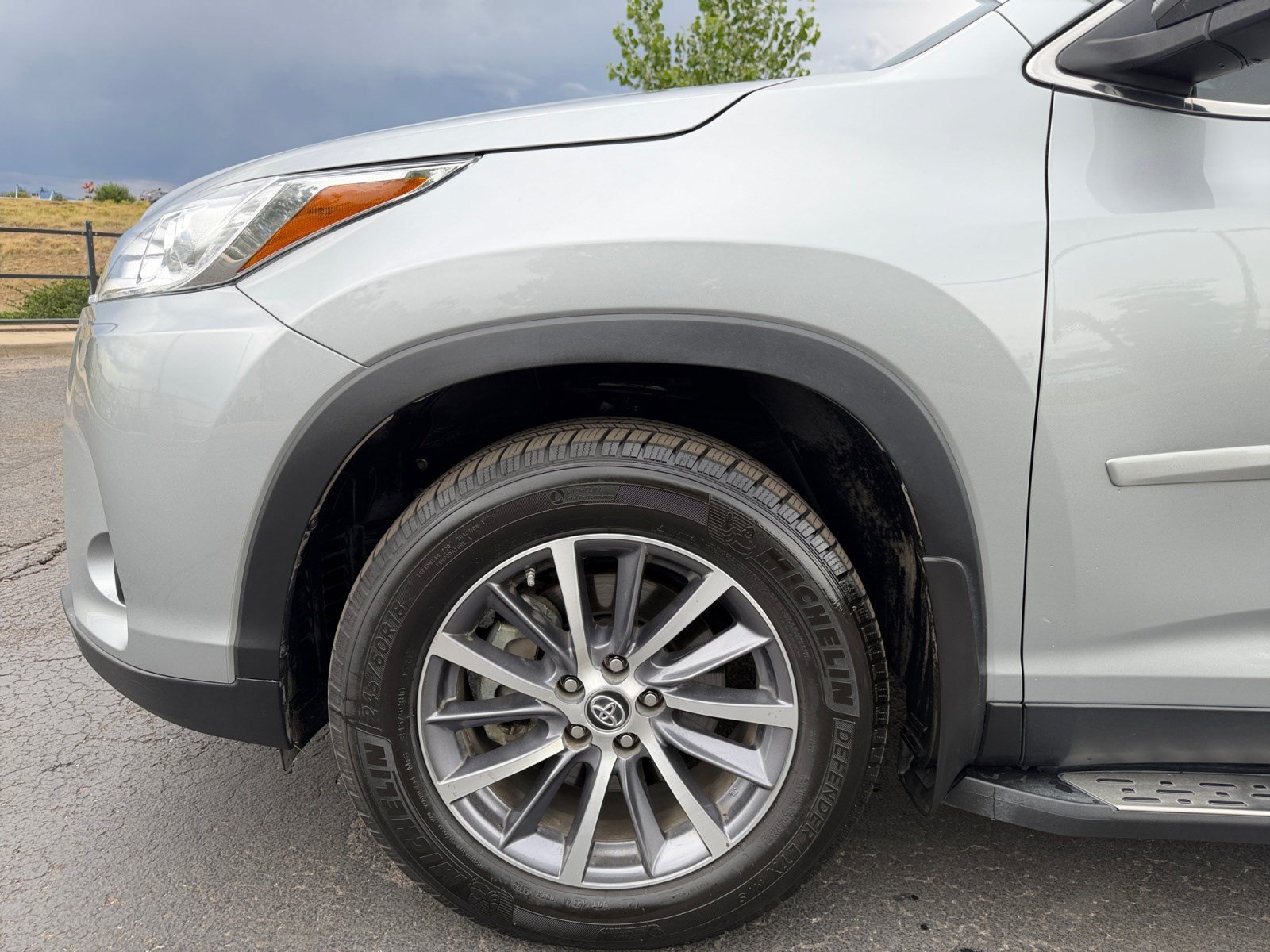 Used 2019 Toyota Highlander XLE AWD/4WD image 24