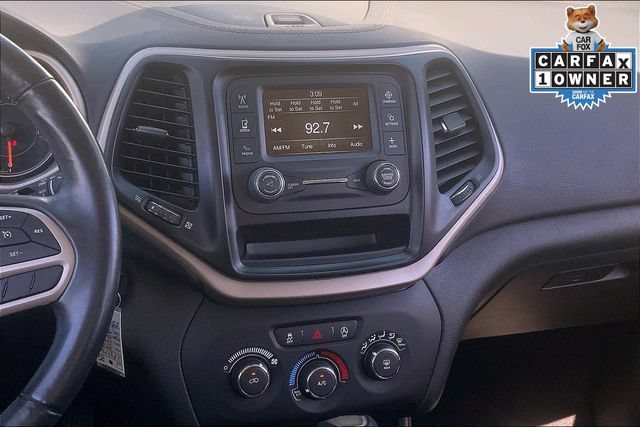 Used 2018 Jeep Cherokee Latitude w/ Altitude Package FWD image 6