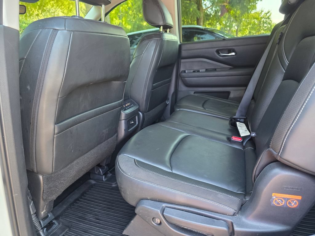 Used 2023 Nissan Pathfinder SL AWD/4WD image 29