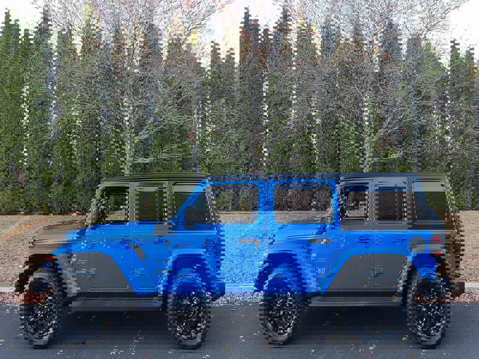 Used 2022 Jeep Wrangler Unlimited Sahara w/ Cold Weather Group image 31