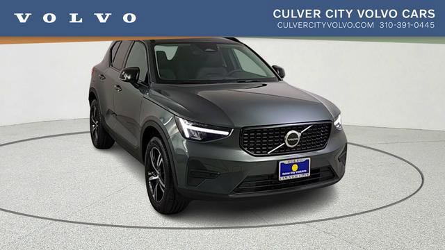 New 2026 Volvo XC40 B5 Core w/ Climate Package AWD/4WD image 1