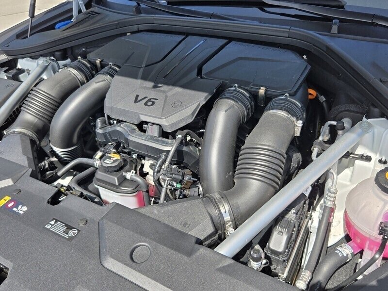 Used 2025 Genesis GV70 3.5T Sport image 18