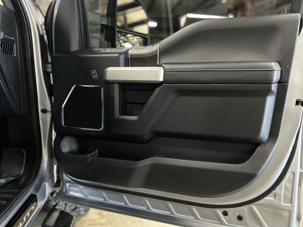 Used 2020 Ford F250 Lariat image 11