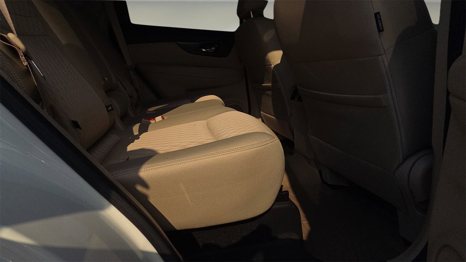 Used 2018 Nissan Rogue SV image 17