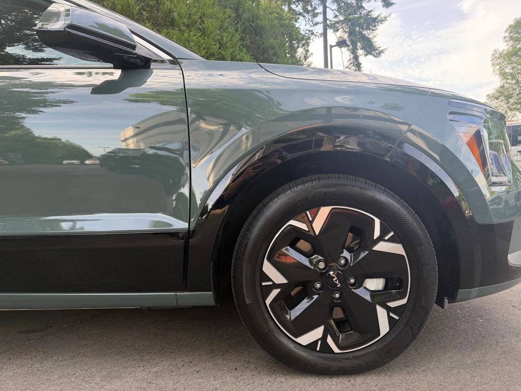 Used 2024 Kia Niro Wind w/ Wind Preserve Package FWD image 3