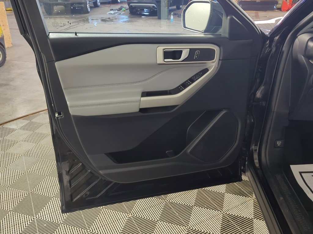 Used 2023 Ford Explorer XLT w/ Equipment Group 202A image 11