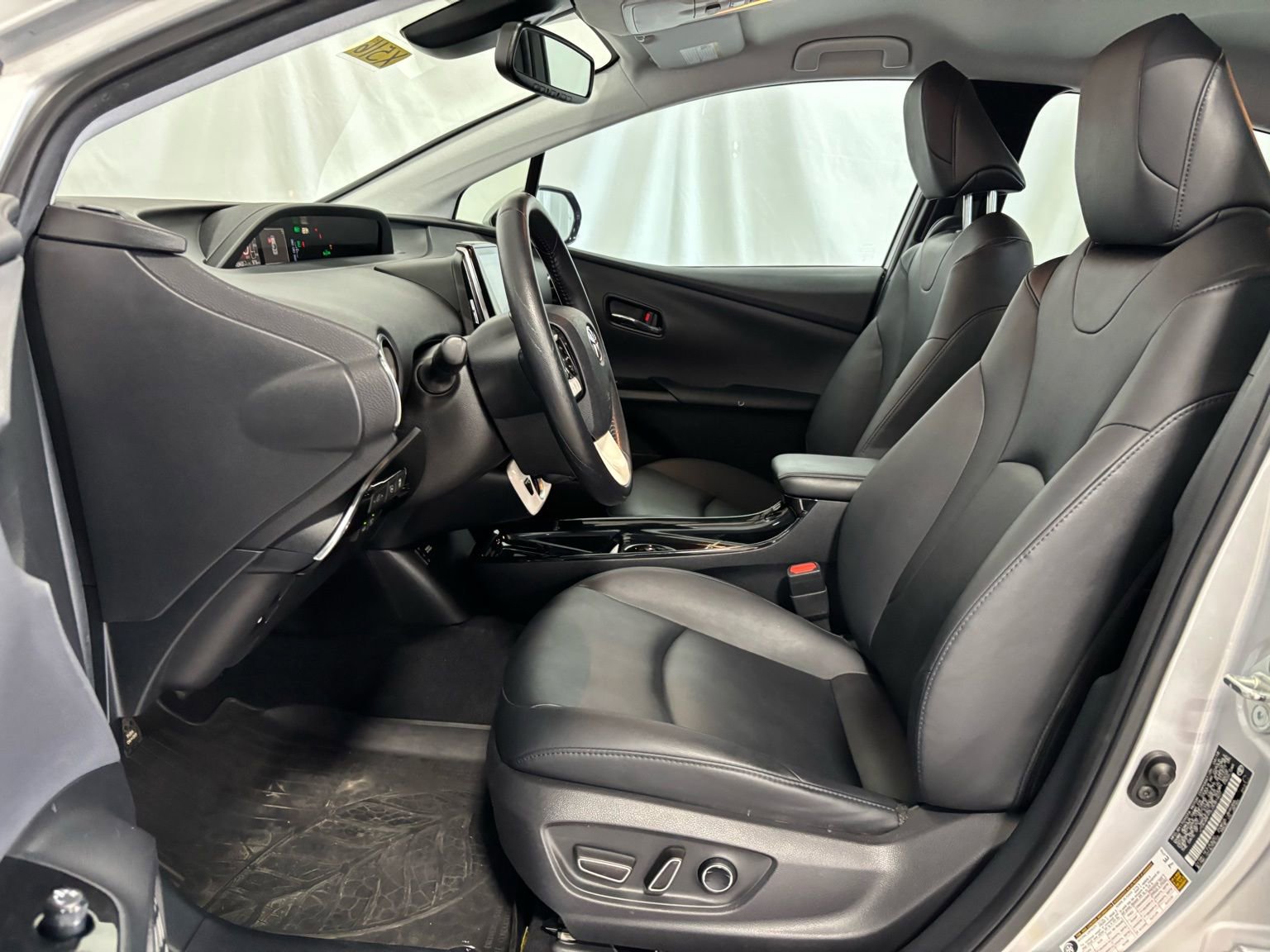 Used 2018 Toyota Prius Prime Advanced FWD image 12