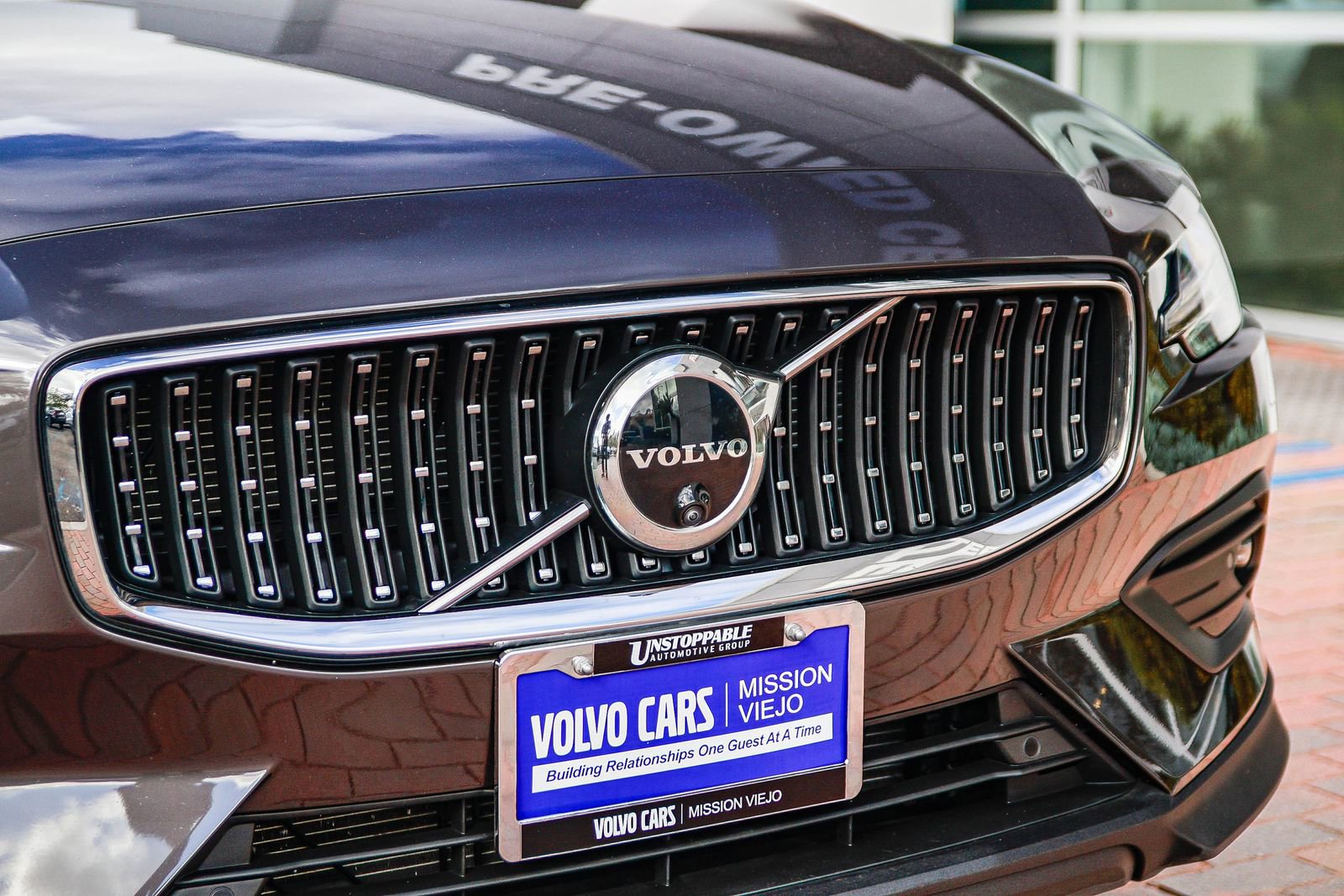 Used 2025 Volvo V60 B5 Cross Country Plus image 12