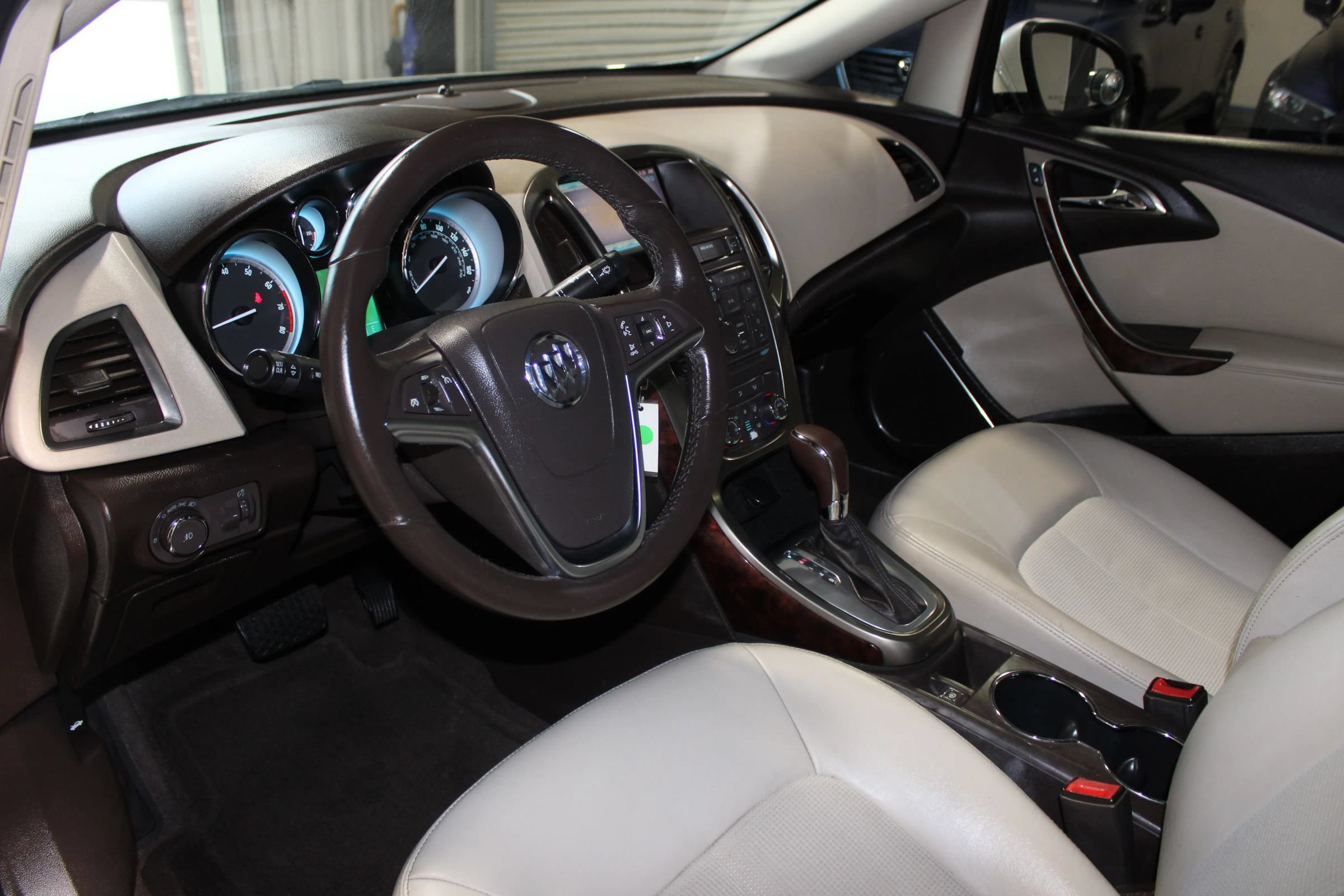 Used 2012 Buick Verano FWD image 18