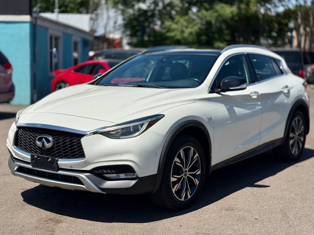Used 2017 INFINITI QX30 Premium w/ Navigation Package AWD/4WD image 4