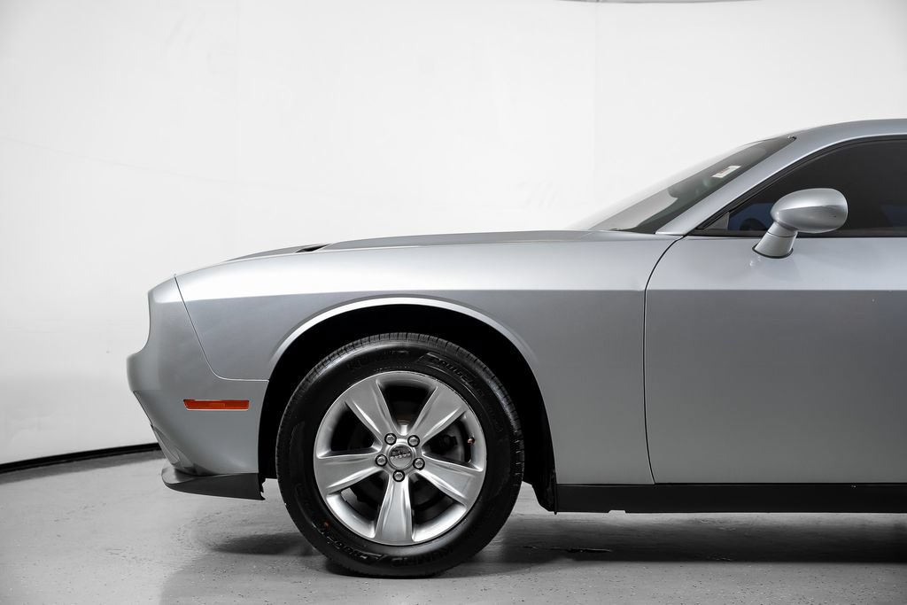 Used 2016 Dodge Challenger SXT RWD image 14