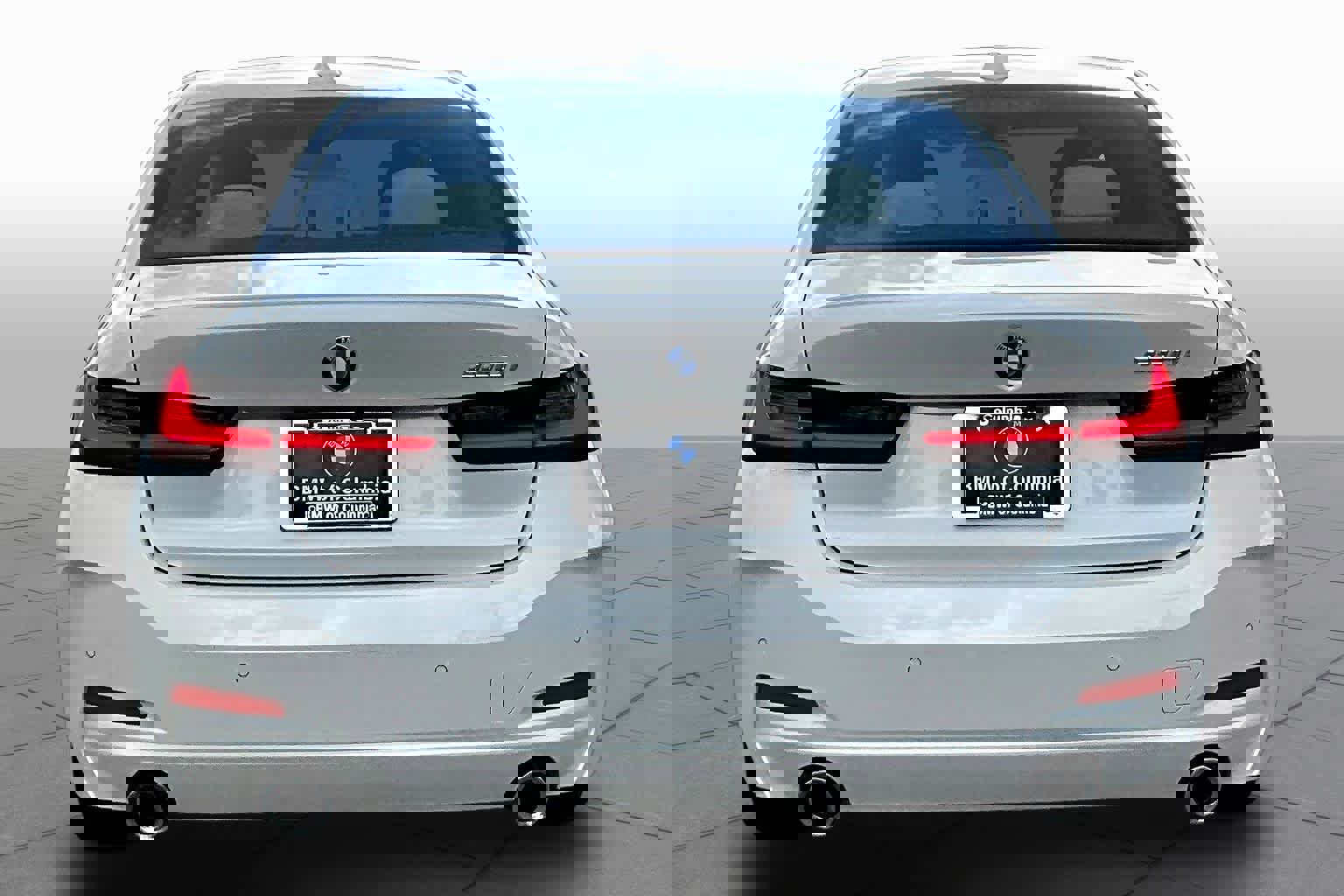 Certified 2023 BMW 330i Sedan w/ Premium Package image 4