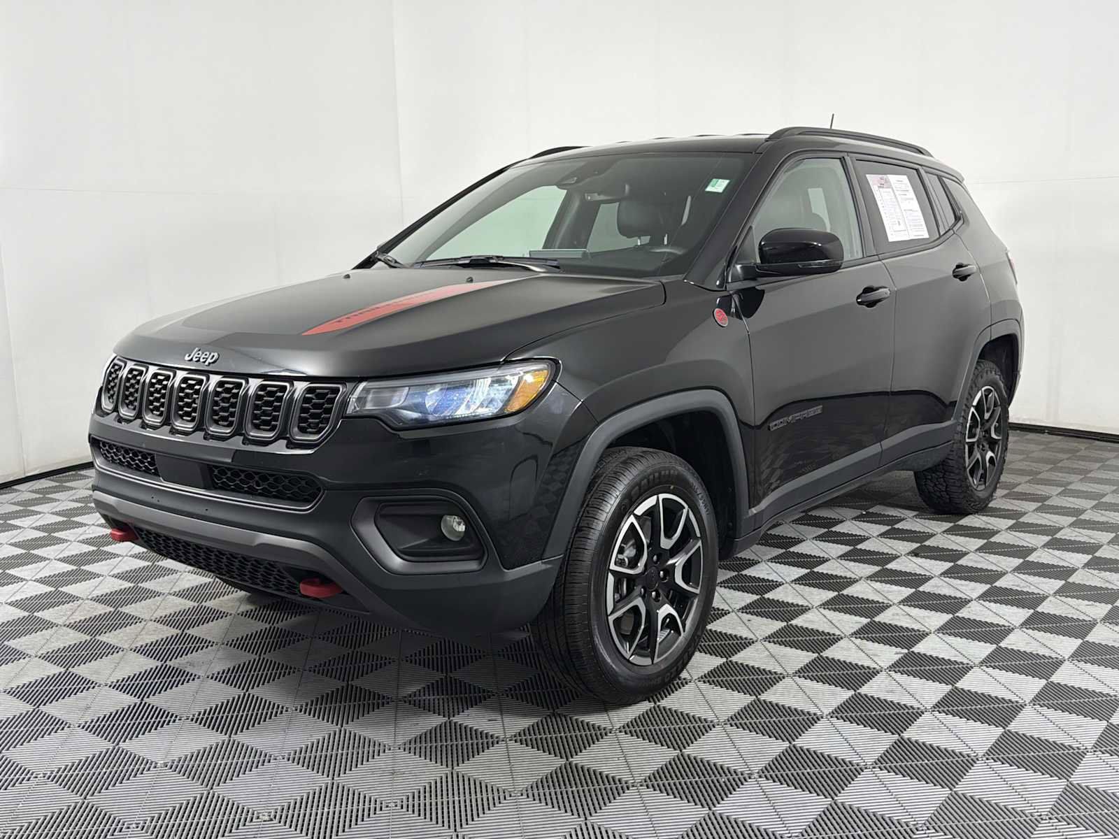 Used 2024 Jeep Compass Trailhawk AWD/4WD image 3