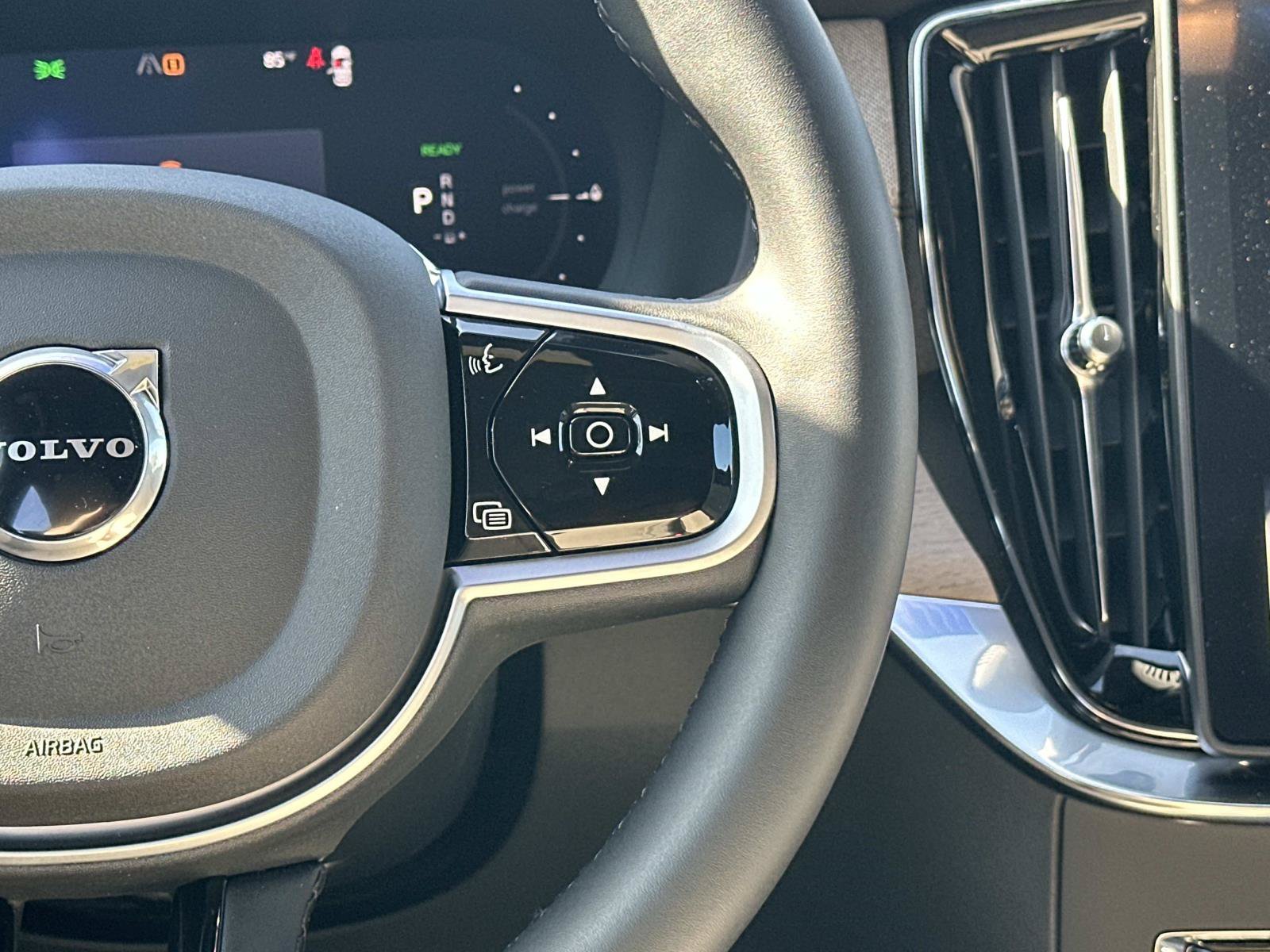 New 2026 Volvo XC90 T8 Plus AWD/4WD image 9