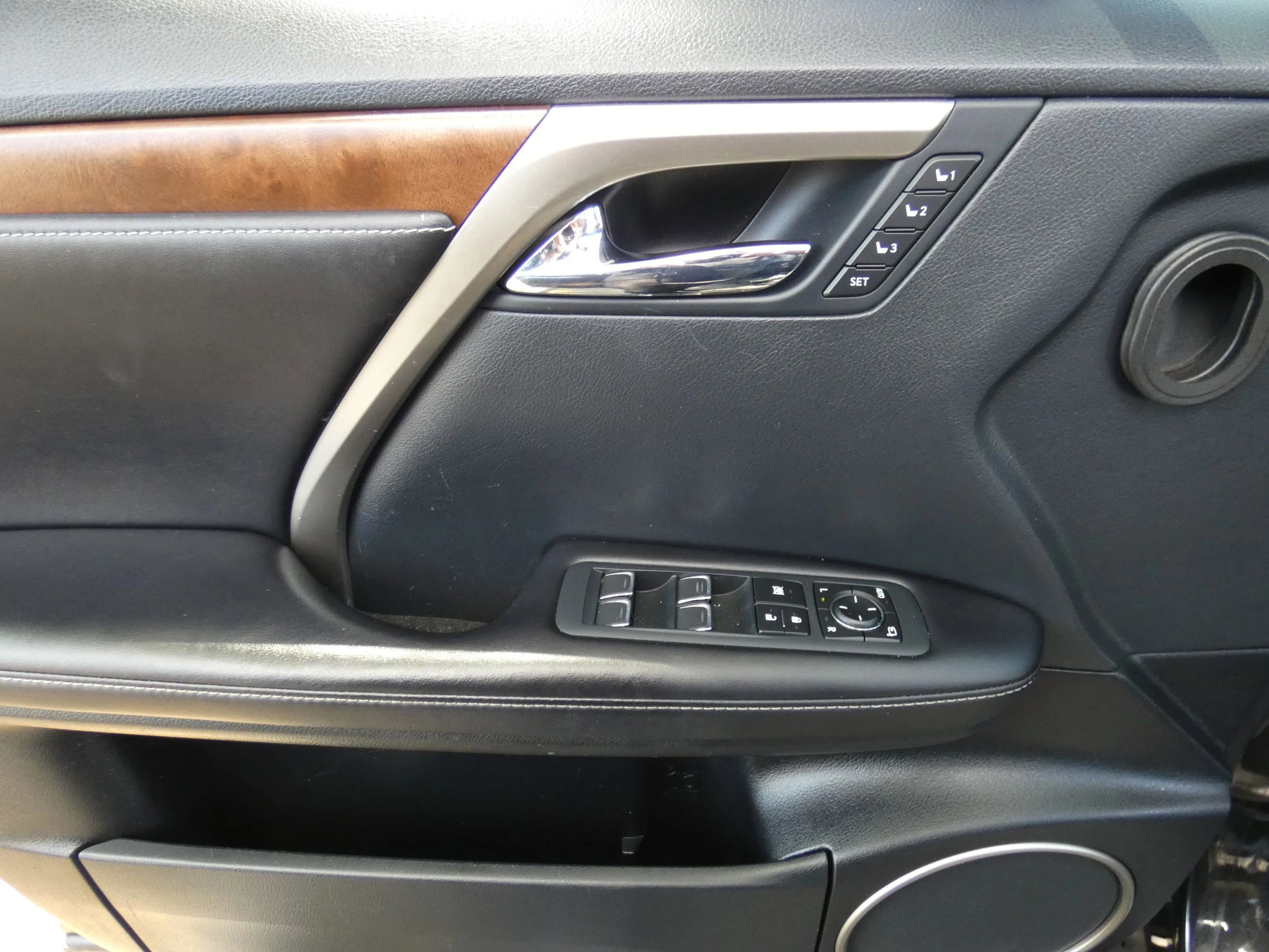 Used 2020 Lexus RX 350L FWD w/ Premium Package image 55