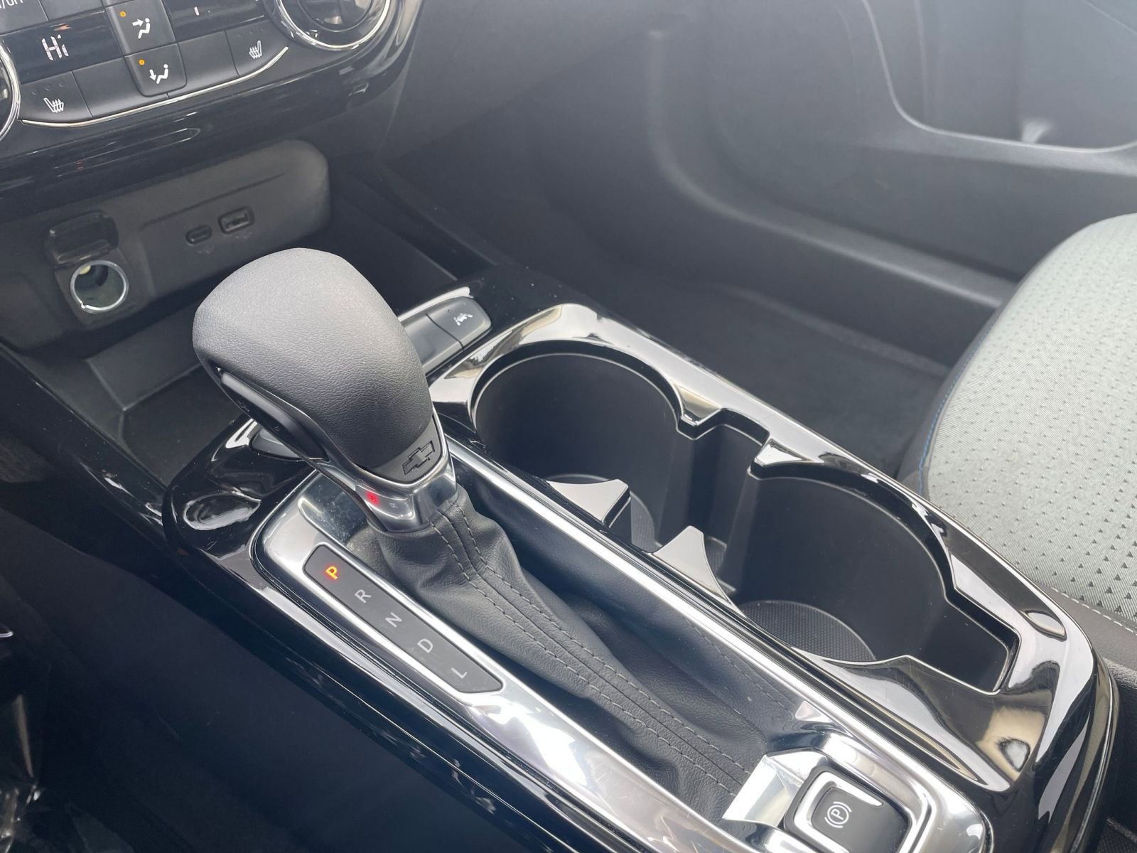 Used 2025 Chevrolet Trax LT w/ LT Convenience Package image 39