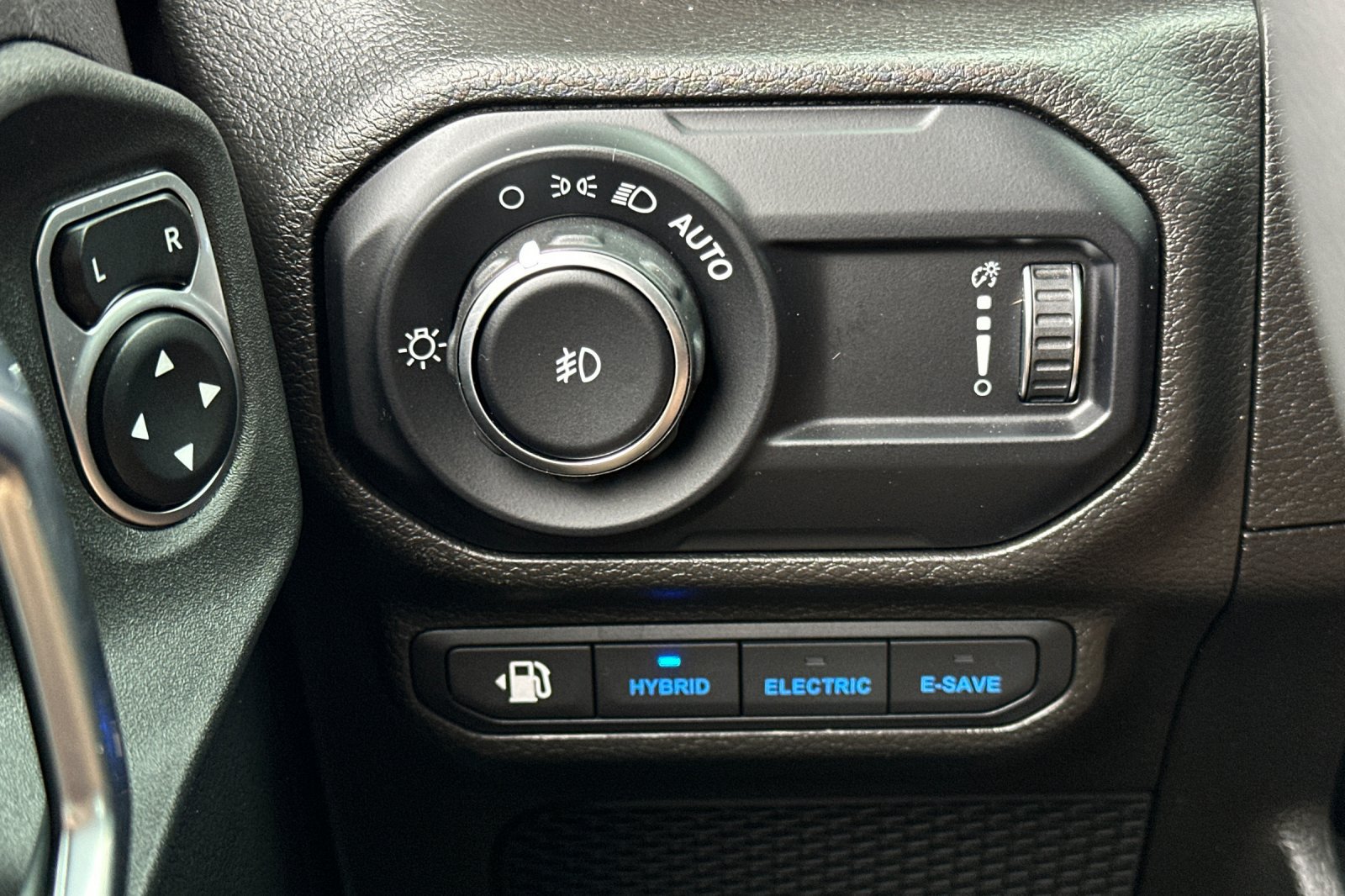 Used 2023 Jeep Wrangler Unlimited AWD/4WD image 27