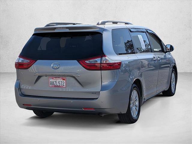 Used 2017 Toyota Sienna XLE Premium image 5