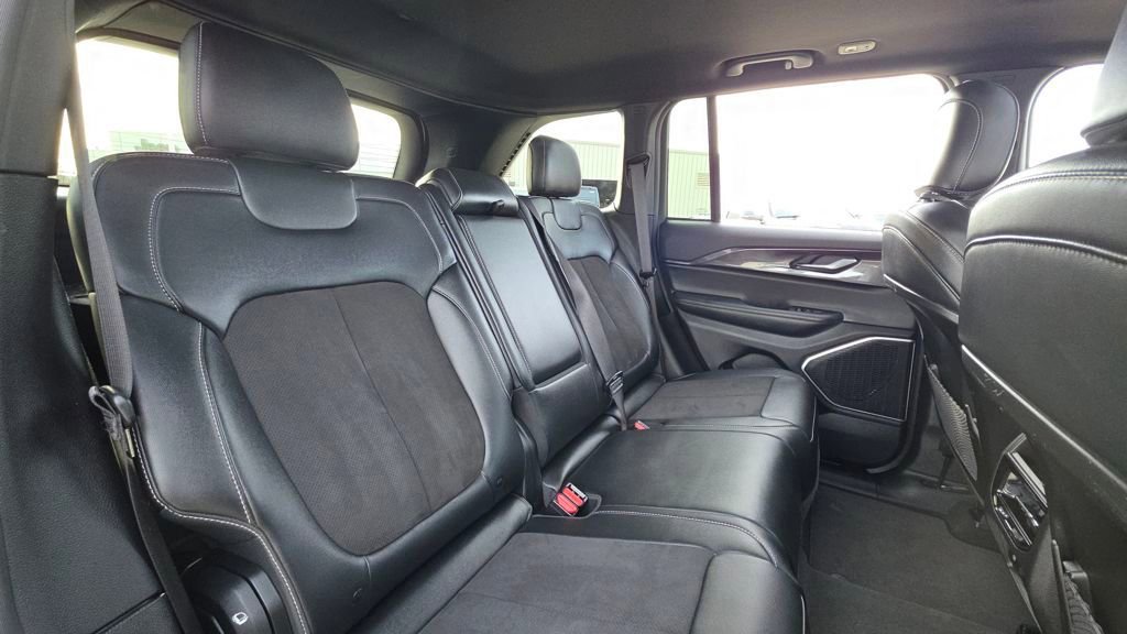 Used 2022 Jeep Grand Cherokee Altitude image 14