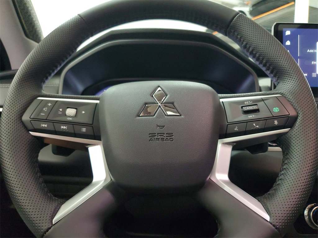 New 2025 Mitsubishi Outlander SE image 24