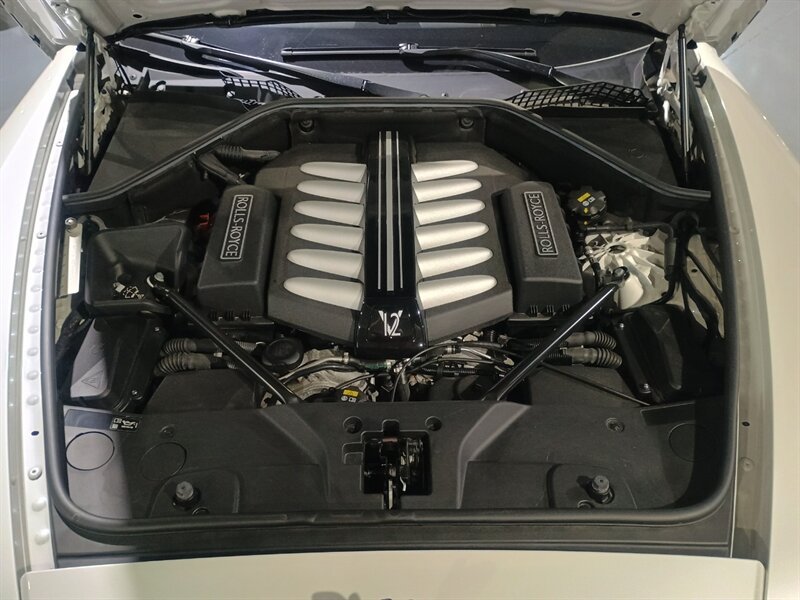 Used 2018 Rolls-Royce Dawn RWD image 29