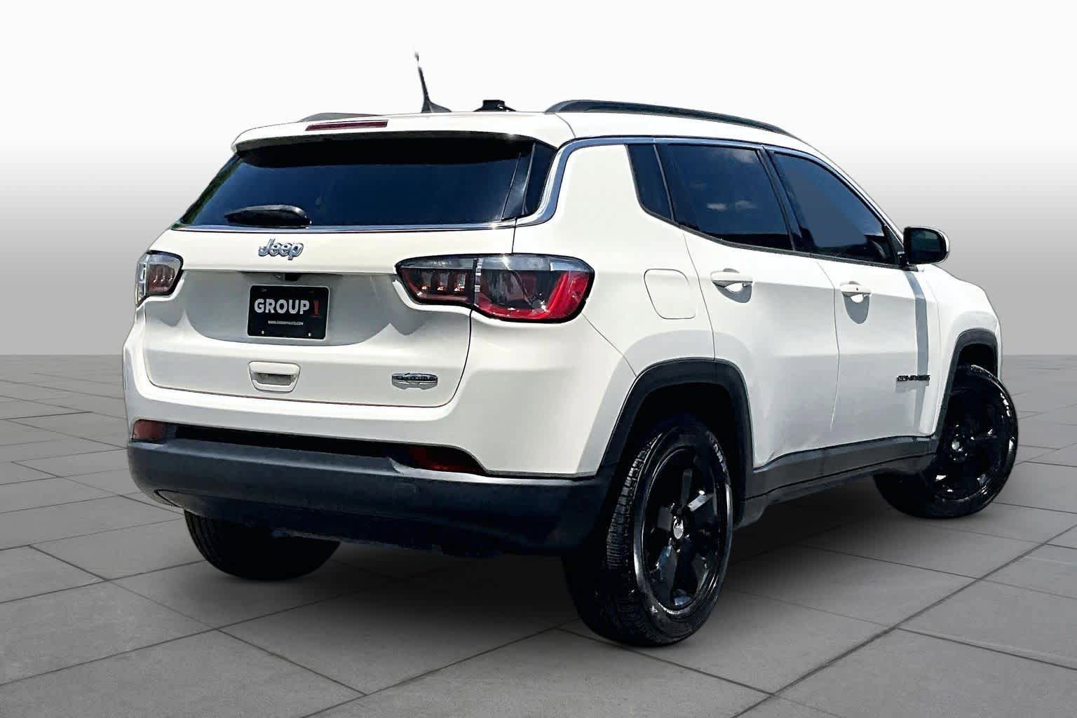 Used 2018 Jeep Compass Latitude w/ Popular Equipment Group FWD image 13