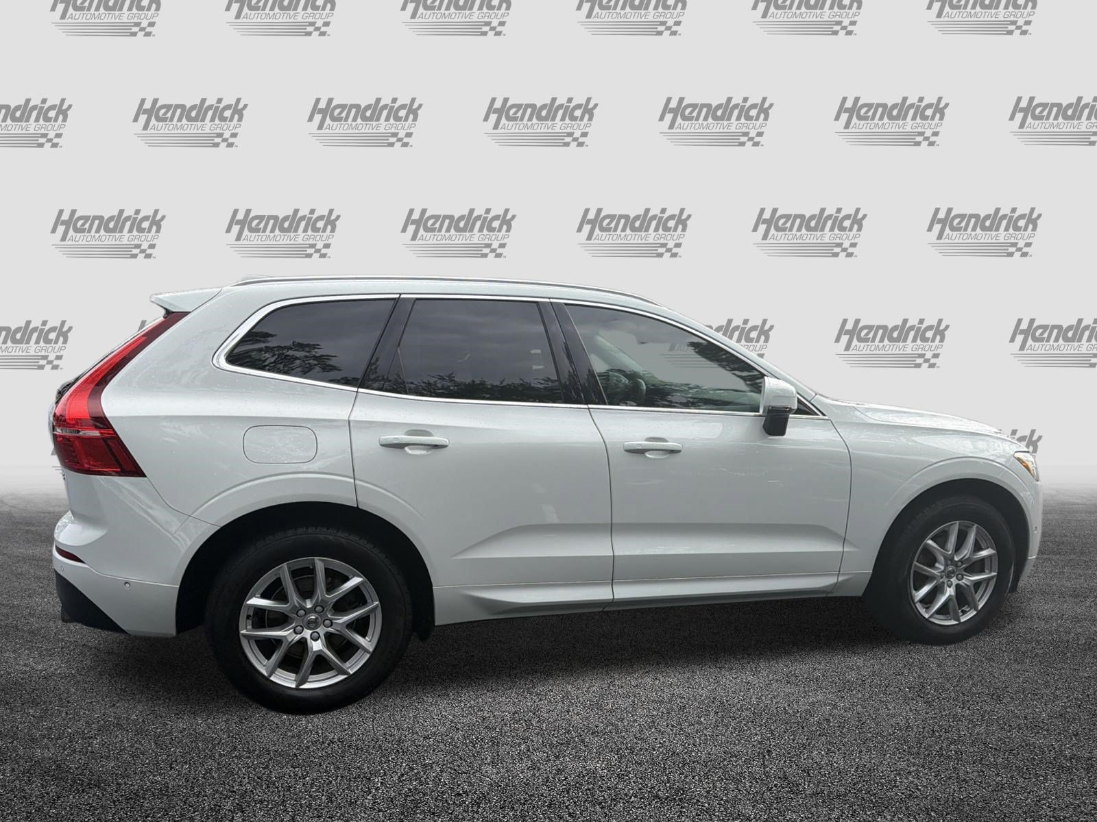 Used 2019 Volvo XC60 T5 Momentum w/ Premium Package FWD image 11