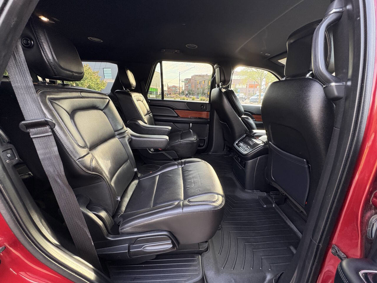 Used 2018 Lincoln Navigator Premiere image 27