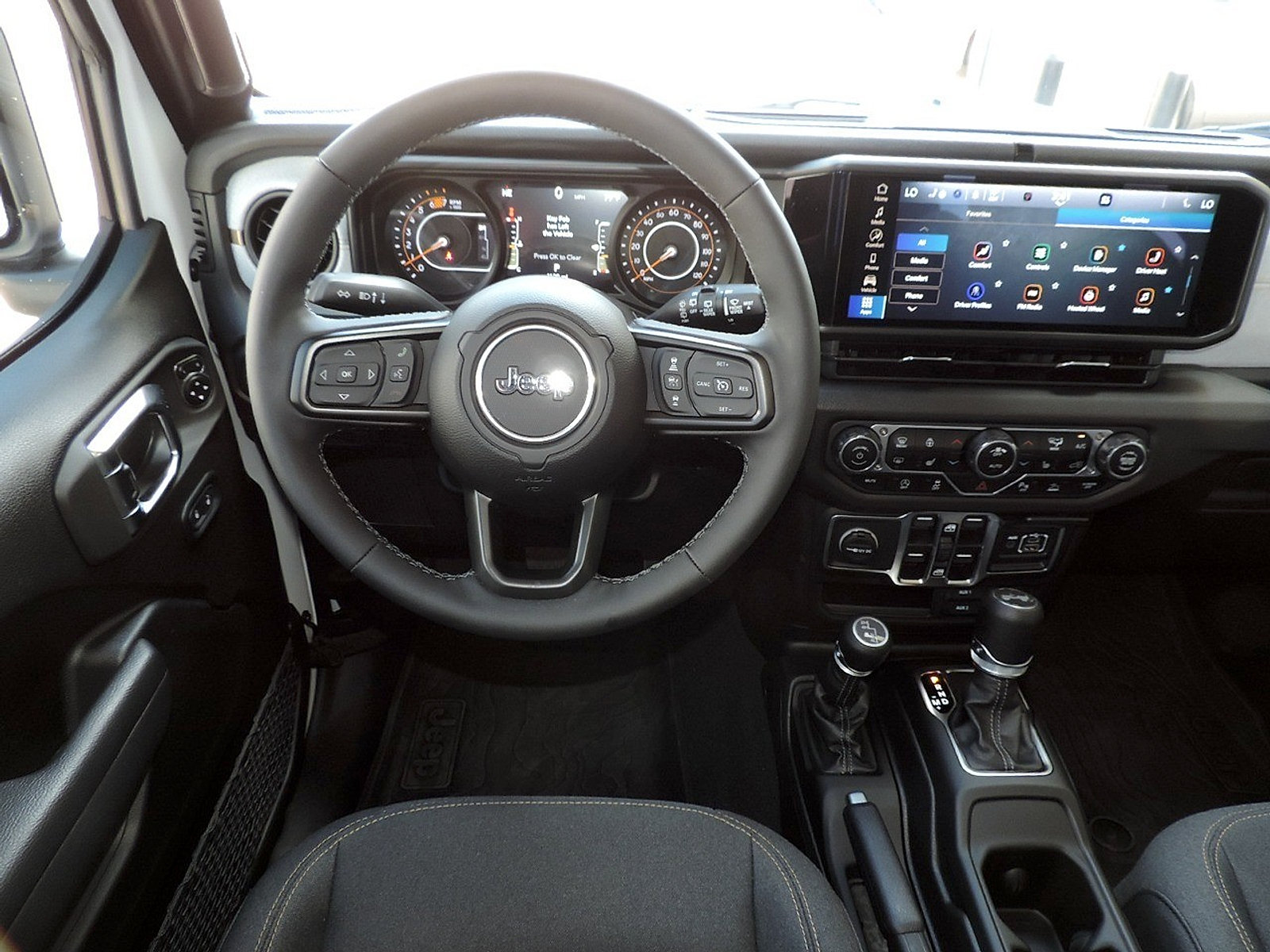 Used 2025 Jeep Wrangler Unlimited Sport AWD/4WD image 17