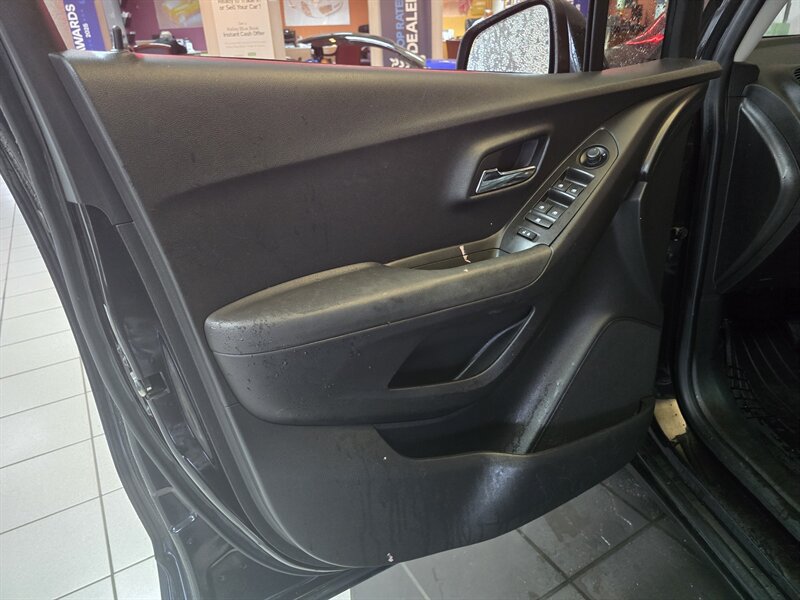 Used 2015 Chevrolet Trax LS FWD image 7